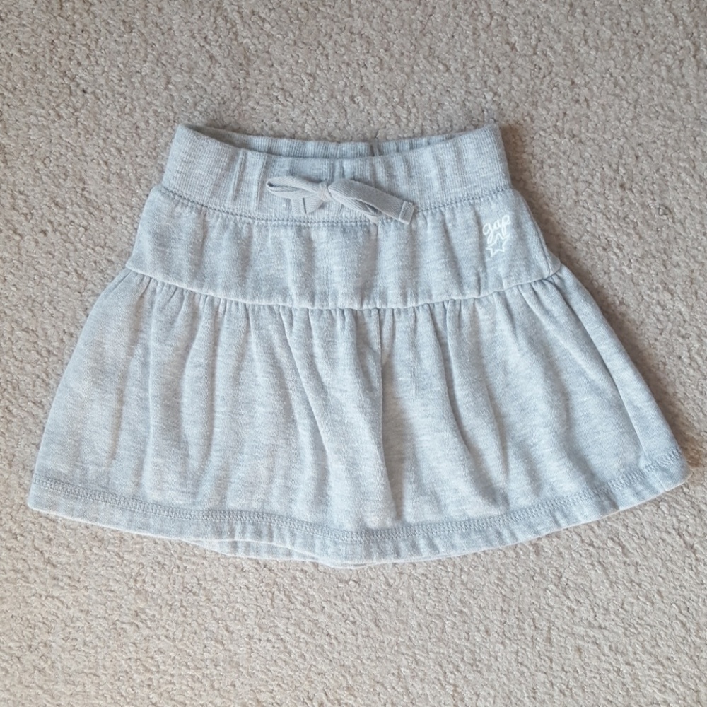 ❤ 4/$20 Gap Gray Skirt